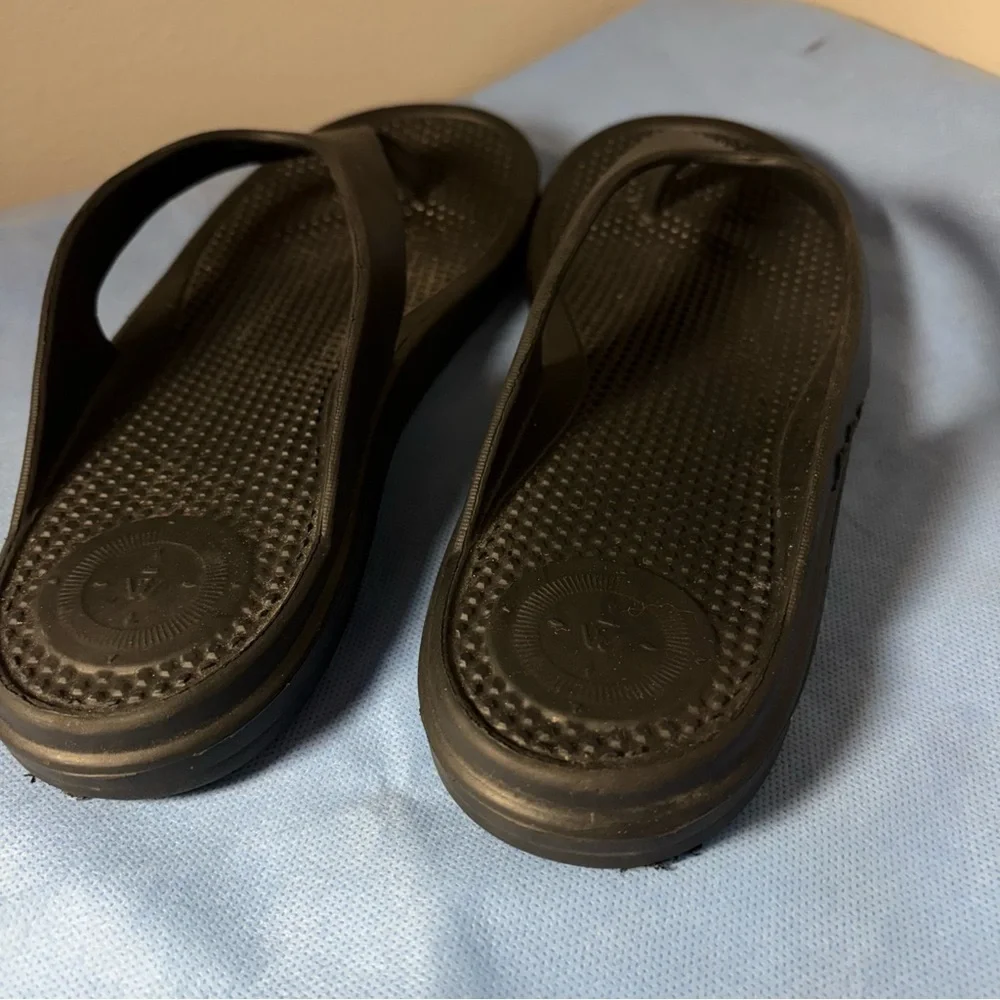 Toes Black Flip Flop Sandals